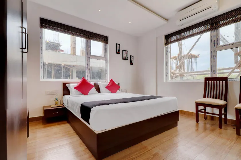 43639 Hotel Sri Alok Park - Image 1