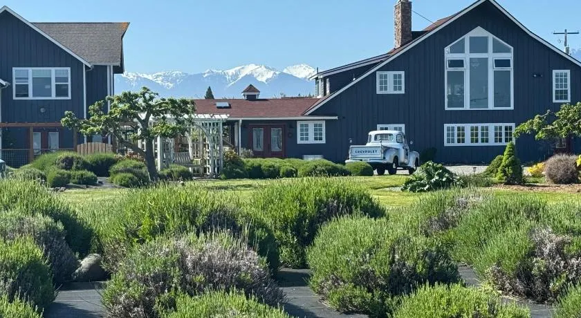 Dungeness Barn House Bed and Breakfast at Two Crows Farm - Image 1