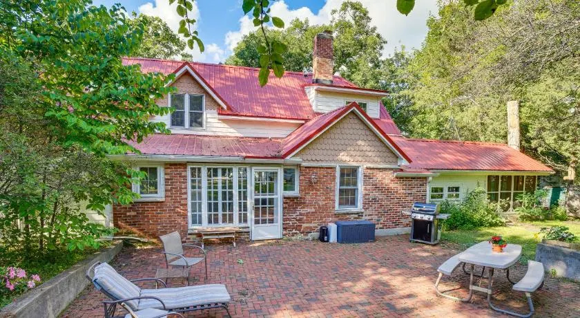 Historic Green Lake Escape: Fire Pit & Lake Views - Image 1