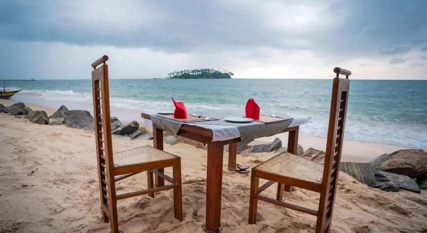 Sumadai Beach Hotel - Image 1