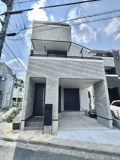 Dorothy Inn Spacious 4LDK New Build 97sqm Up to 10 Guests Free Private Parking Near JR Higashi Jujo Station 3 Minute Walk - Image 1