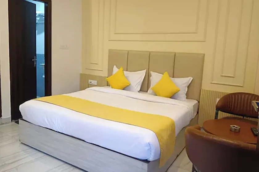 Airport Hotel Classic Crowne - Image 1