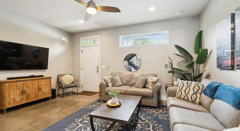 Spacious 3-Story Townhome w Rooftop & City Views - Image 1