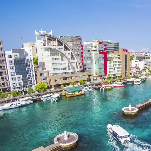 Surfview Hotel Raalhugandu - Image 1