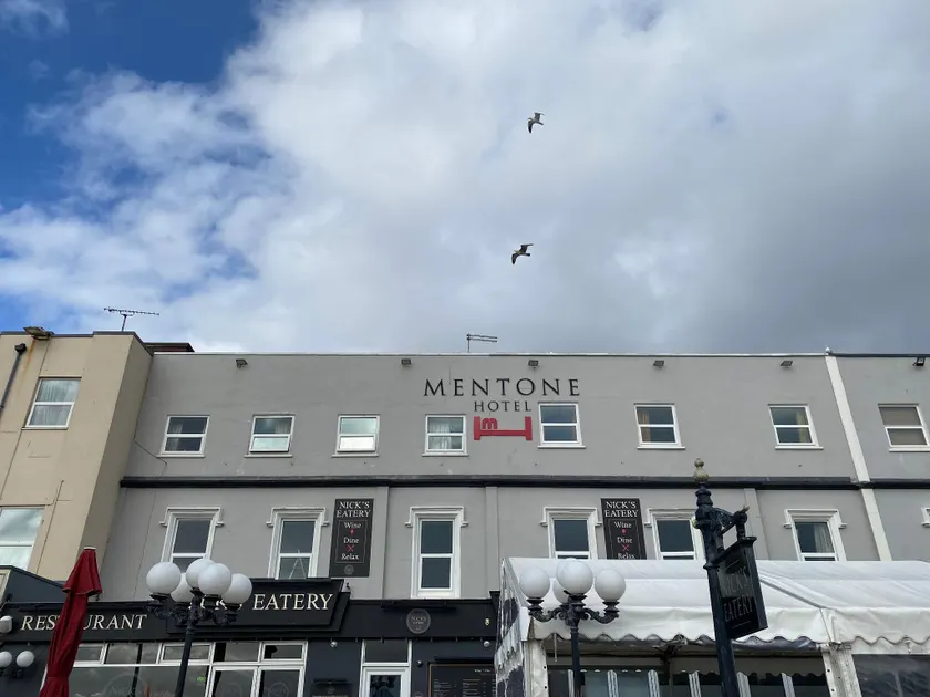 Bay view rooms at Mentone Hotel - Image 1