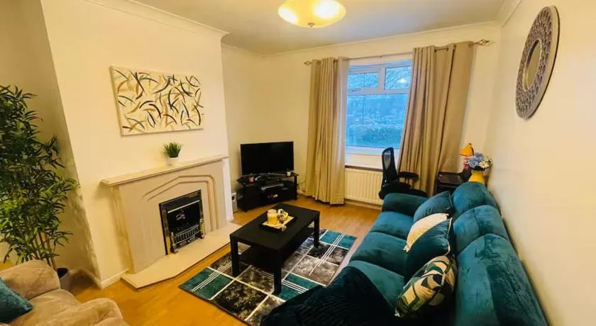 Comfortable 2-Bed Flat in Heart of Tyne Wear - Pass the Keys - Image 1