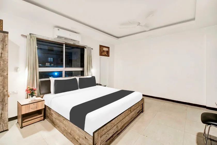 Townhouse Oak Hatigaon Near Medicity Formerly Hotel Grand Majesty - Image 1