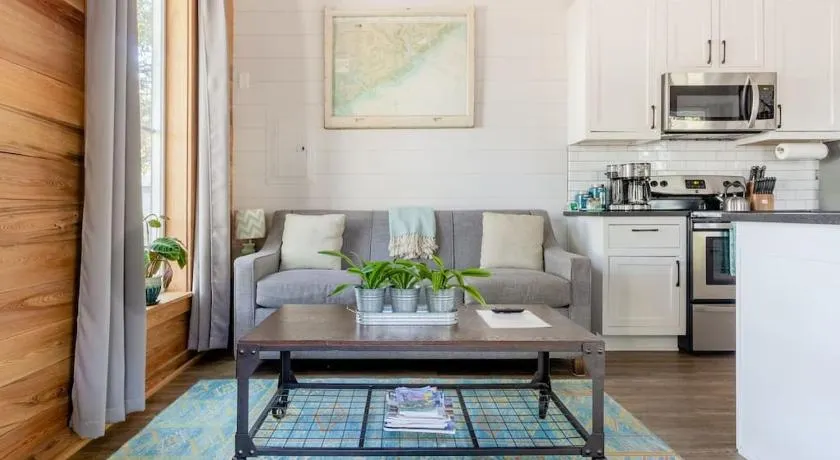 Island Retreat - Great for Large Groups - Image 1