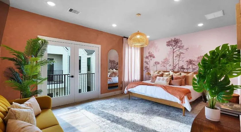 Houston Heights Boho Getaway Near Downtown - Image 1