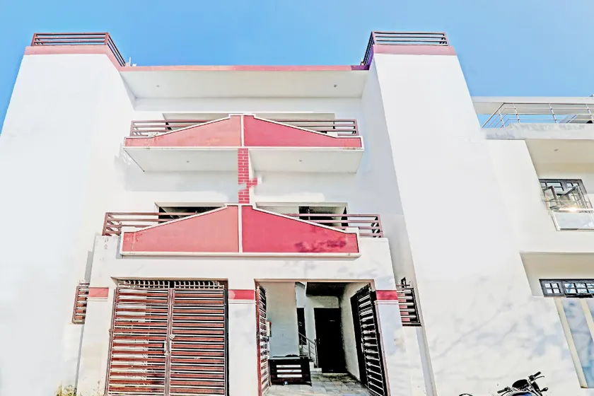 Hotel O Jankipuram Paradise Hotel - Image 1
