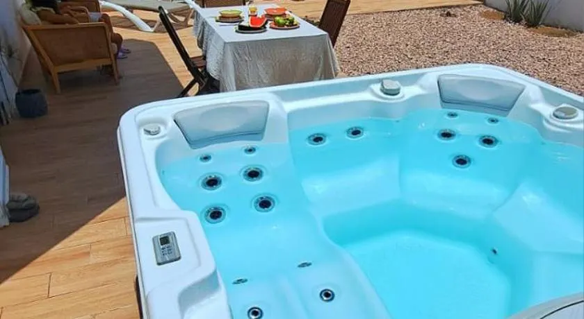 Luna Nueva con Jacuzzi - Image 1