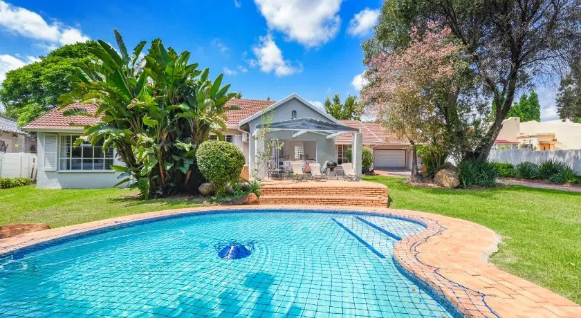 4BR Sandton Executive Home Office Pool Backup Power Sleeps 8-9 Fast WIFI - Image 1