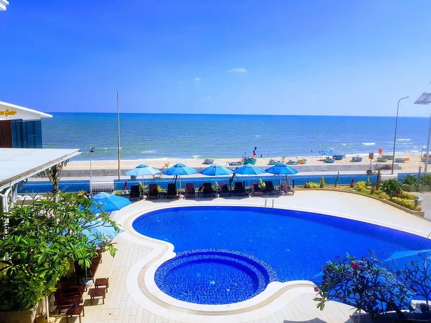 Bella Vita Hotel - Image 1