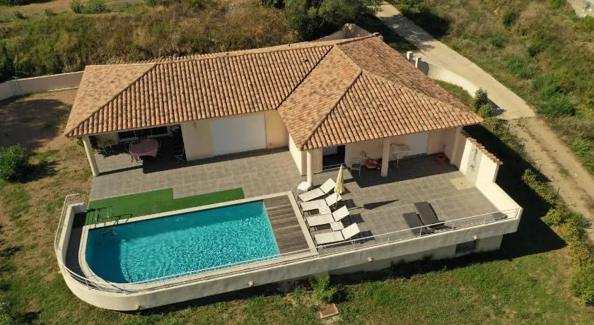 Villa climatisée avec piscine - Image 1