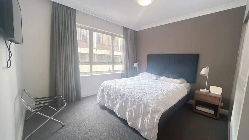 Hotel styling entire one bedroom - Image 1