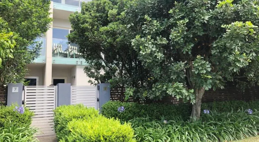 Majestic Townhouse On Moira - Image 1