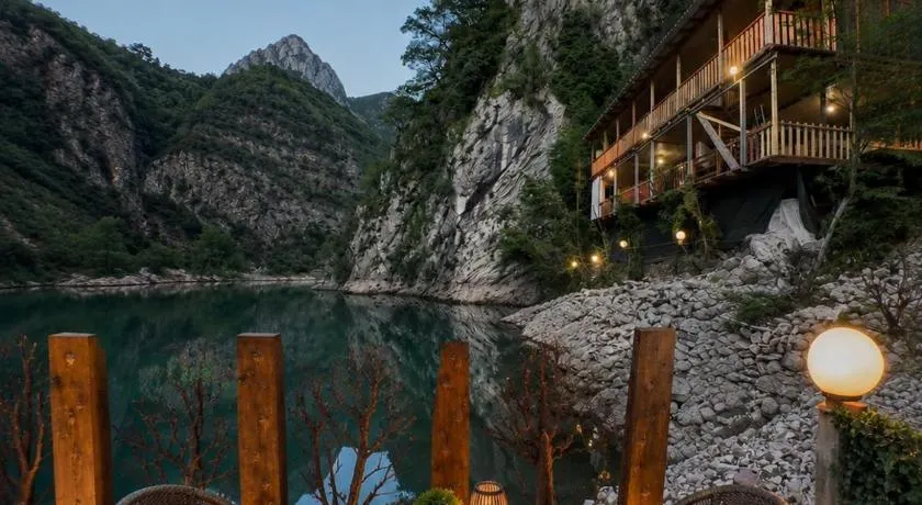 Te Panorama, Komani Lake - Image 1