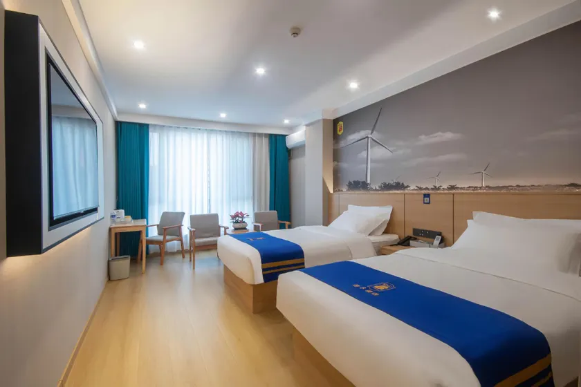 Super 8 Selected Hotel (Jingyuan Hengfeng Water Street Branch) - Image 1