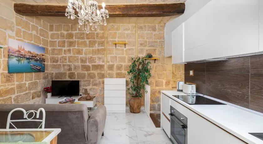 Chic, Stylish 1 Bedroom Maisonette - Close to Valletta - Image 1