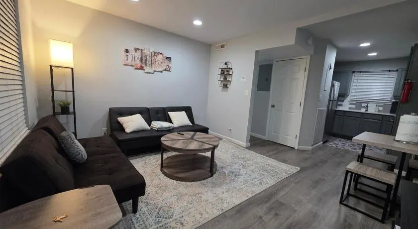 The Magic City Apt 2BR Cozy Birmingham Stay - Image 1