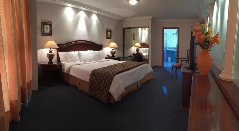 Crystal Palace Hotel - Image 1
