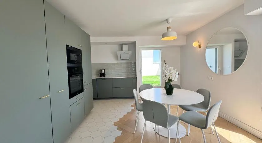 Le Duplex Mitterrand, Centre de Saint Jacques - Image 1