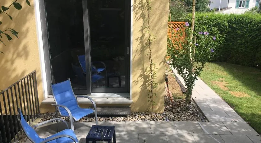 Private Studio with garden & free parking - Image 1