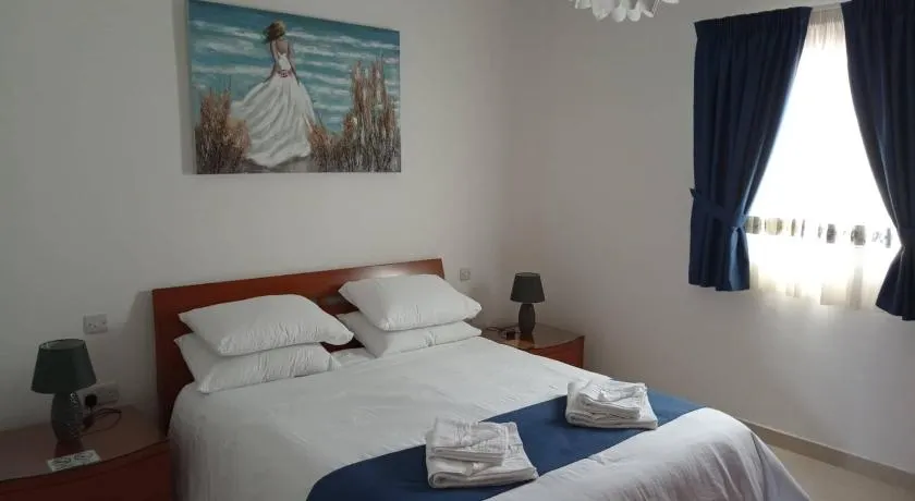 3 Bed Modern Air-conditioned Apartment with Roof Terrace - Ample Parking - Image 1