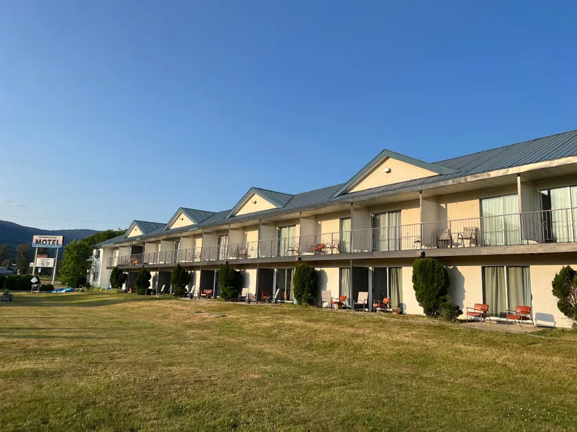 Monashee Motel - Image 1