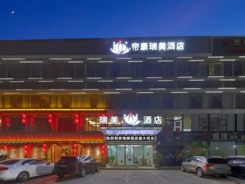 Royal Hotel - Image 1