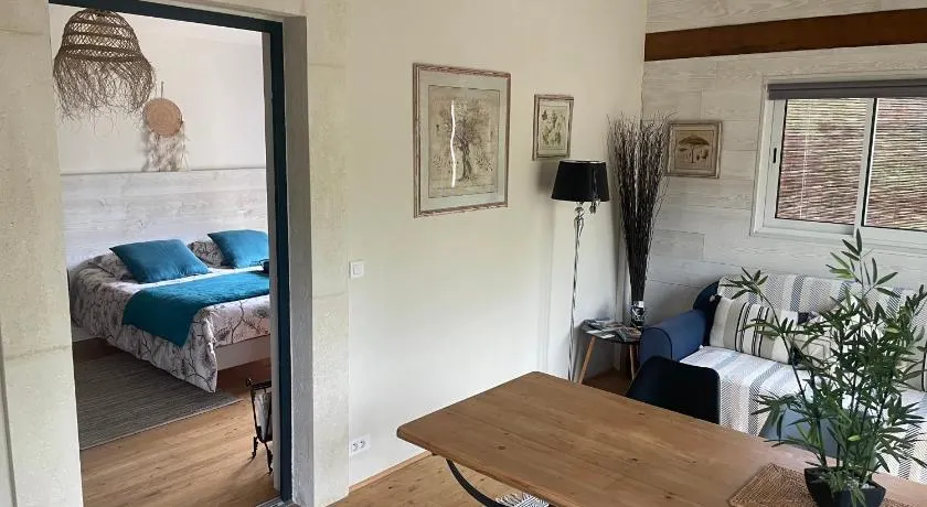 La Chambre Haute, spa et jardin extérieur à Nîmes - Image 1