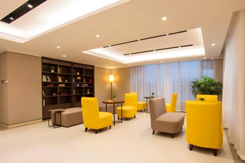 Home Inn Plus Chengdu East Railway Station Chengyu Interchange Metro Station - Image 1