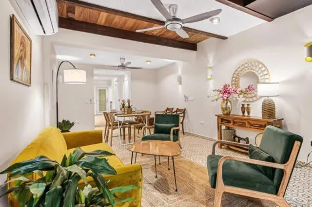 Casa Magnolia - Stylish 3-Level City House - Image 1