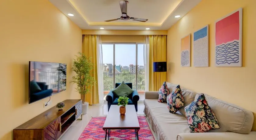 Premium 2BHK -10 min to GOI airport & beach -Pool access -Balcony with city view - Image 1