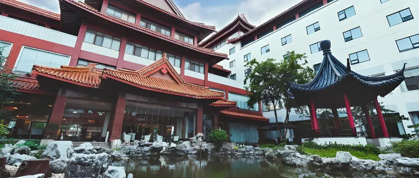 Maision New Century Hotel Yingzhou Yancheng - Image 1