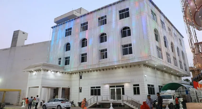 Hotel Sundram Palace - Image 1