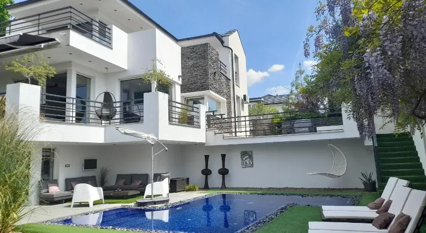 Private Family Villa - Image 1