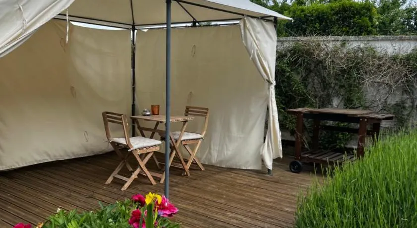 Suite Une Bulle d Evidence avec baignoire spa - Image 1