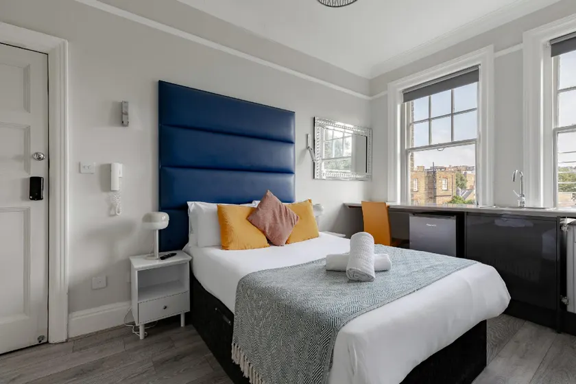 Apartments in the Heart of High Street Kensington - Image 1