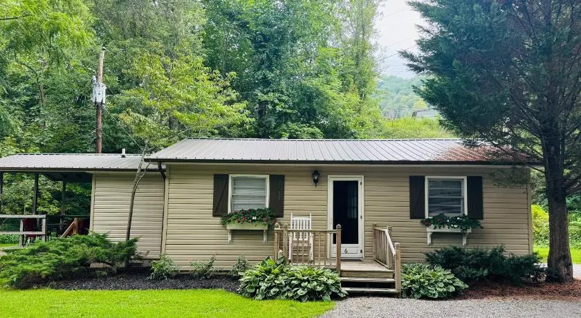 Cozy Creek Cottages - Image 1