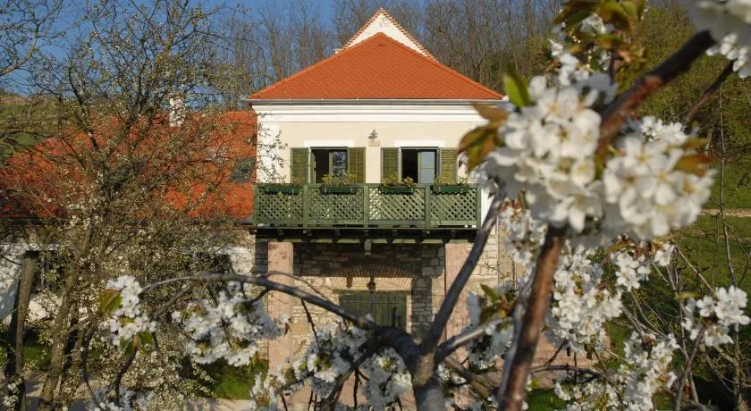 Sárga Ház - Image 1