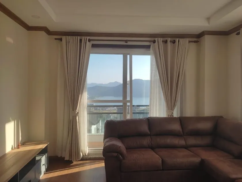 Pame Lakeview Apartment - Image 1