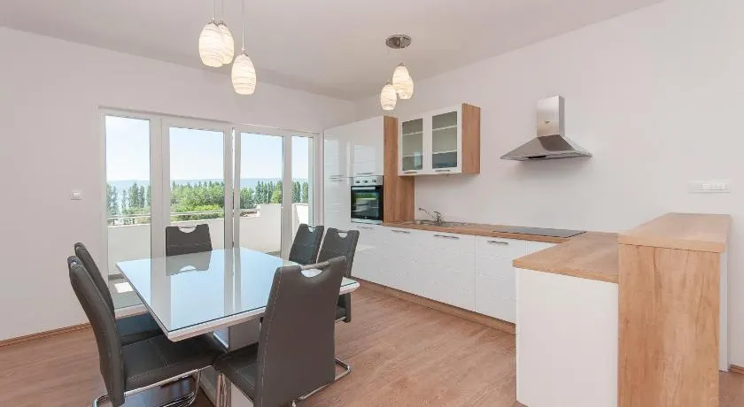 Apartman Mira- Omis - Image 1