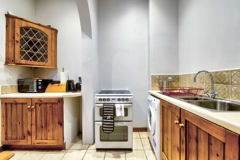 Holyrood Park Apartment near Royal Mile and Palace - Image 1