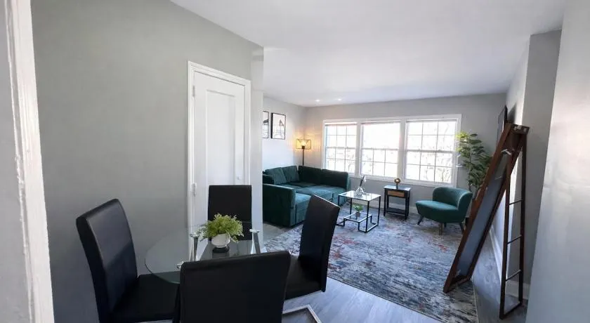 Cozy 1BR Retreat with Free Parking Near Downtown Birmingham and UAB - Image 1