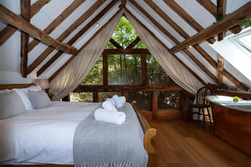 Treehouse Cottage Spa Retreat - Image 1