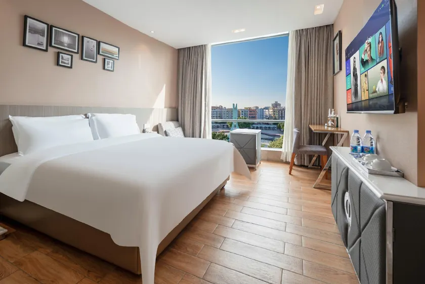Qicheng Hotel (Shenzhen Gongming Heshuikou Metro Station Branch) - Image 1