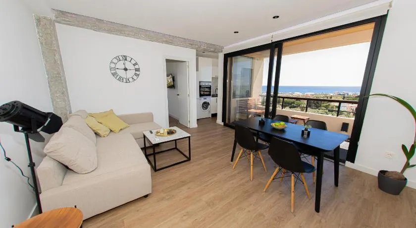 AMAZING APARTMENT WITH STUNNING VIEWS - Image 1
