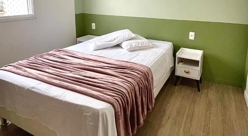 Ap de 2 quartos com AR, wifi e garagem - Bairro tranquilo - Image 1