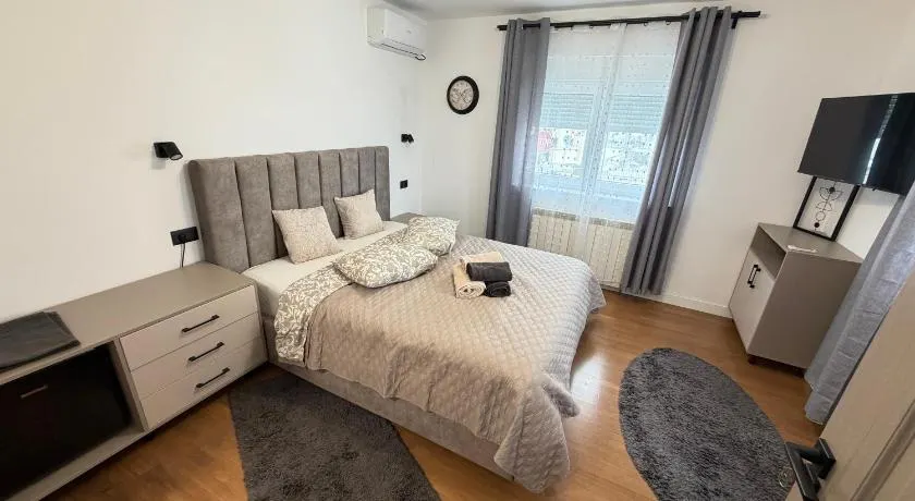 Cameră cu baie privată Suceava - Image 1